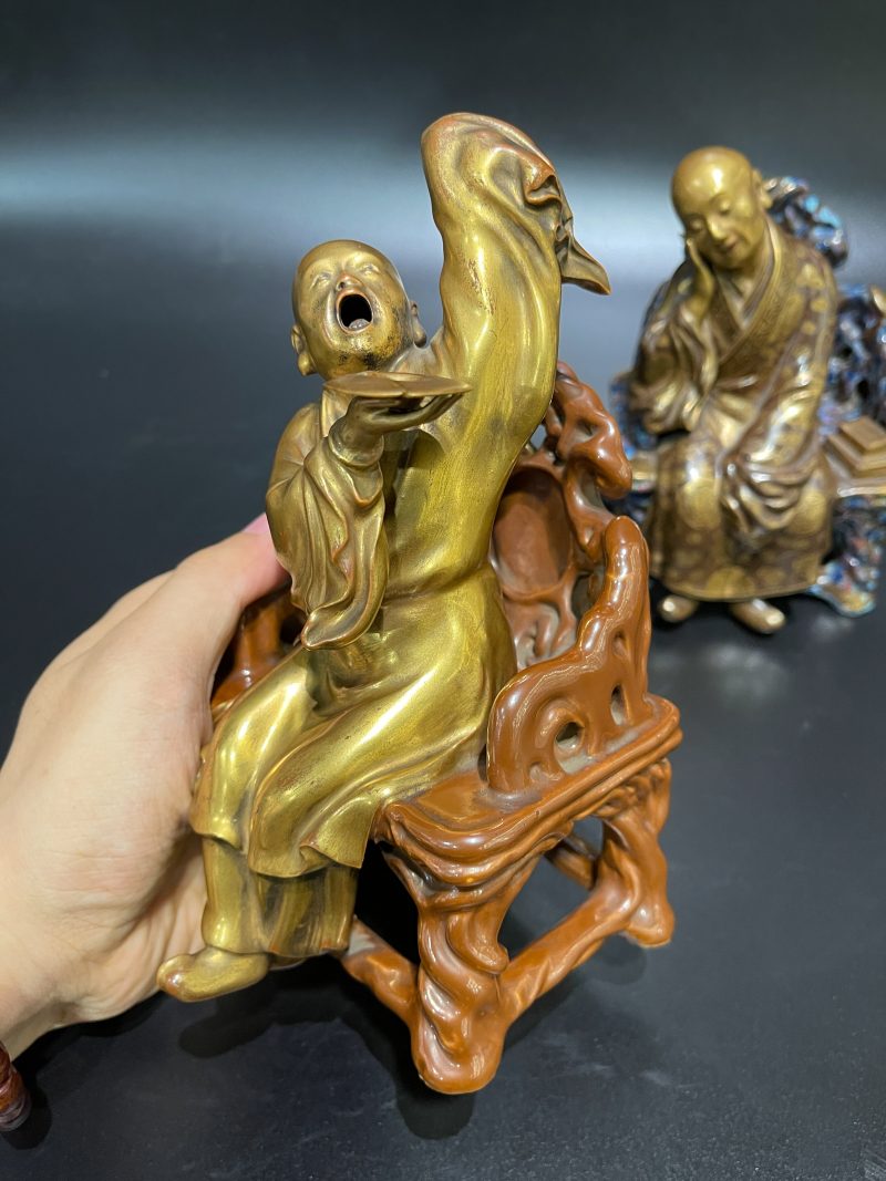 清乾隆 粉彩描金罗汉坐像一对 - 图7