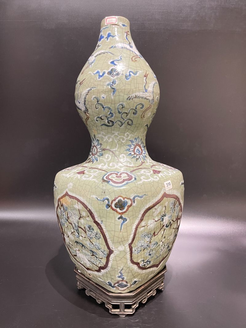 明嘉靖 仿官釉堆白青花铁锈花松鹤延年纹大葫芦瓶 - 图6