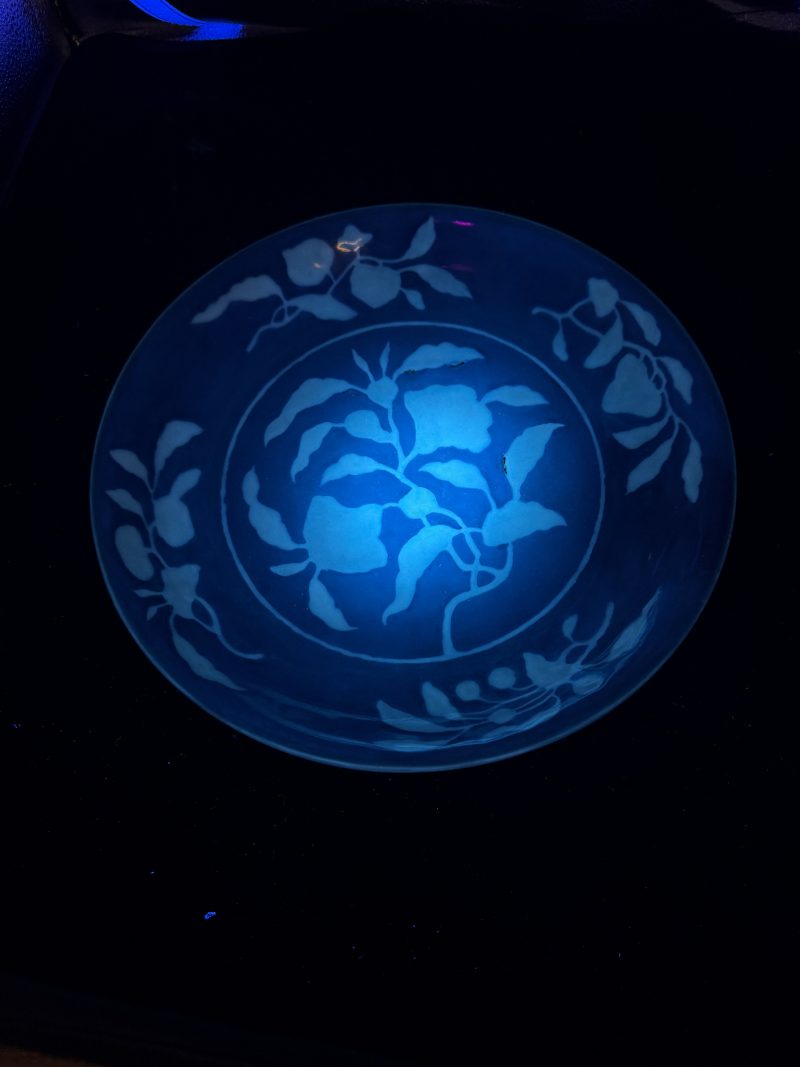 明宣德 蓝地留白栀子花纹大盘 - 图14