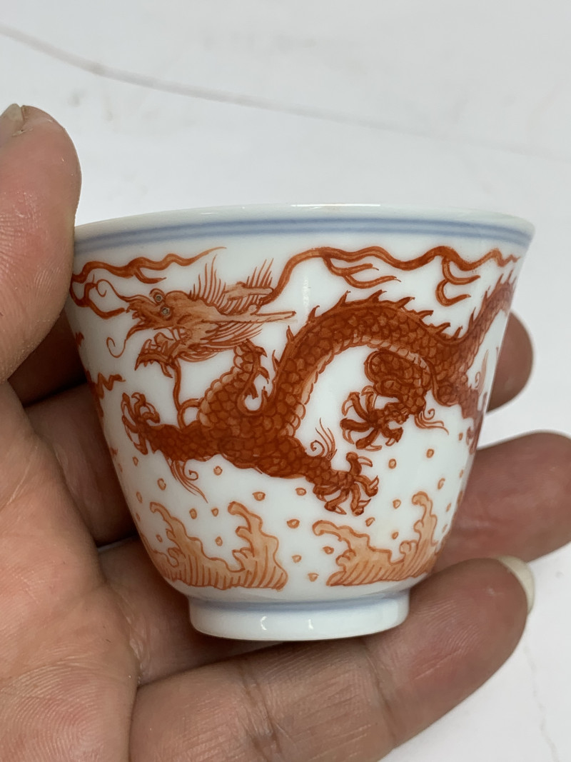 清乾隆 矾红江崖海水云龙纹撇口杯一对（附原包装） - 图17