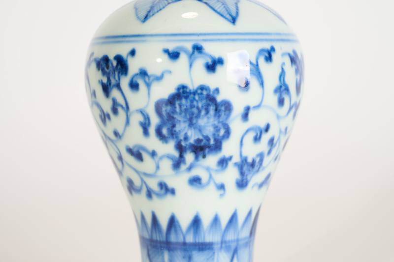 Lot852 清雍正 青花缠枝莲纹梅瓶 - 图6