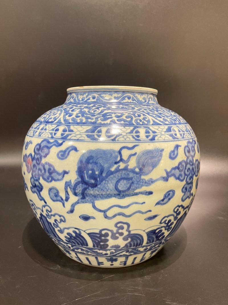 明万历 青花江崖海水瑞兽纹罐 - 图2