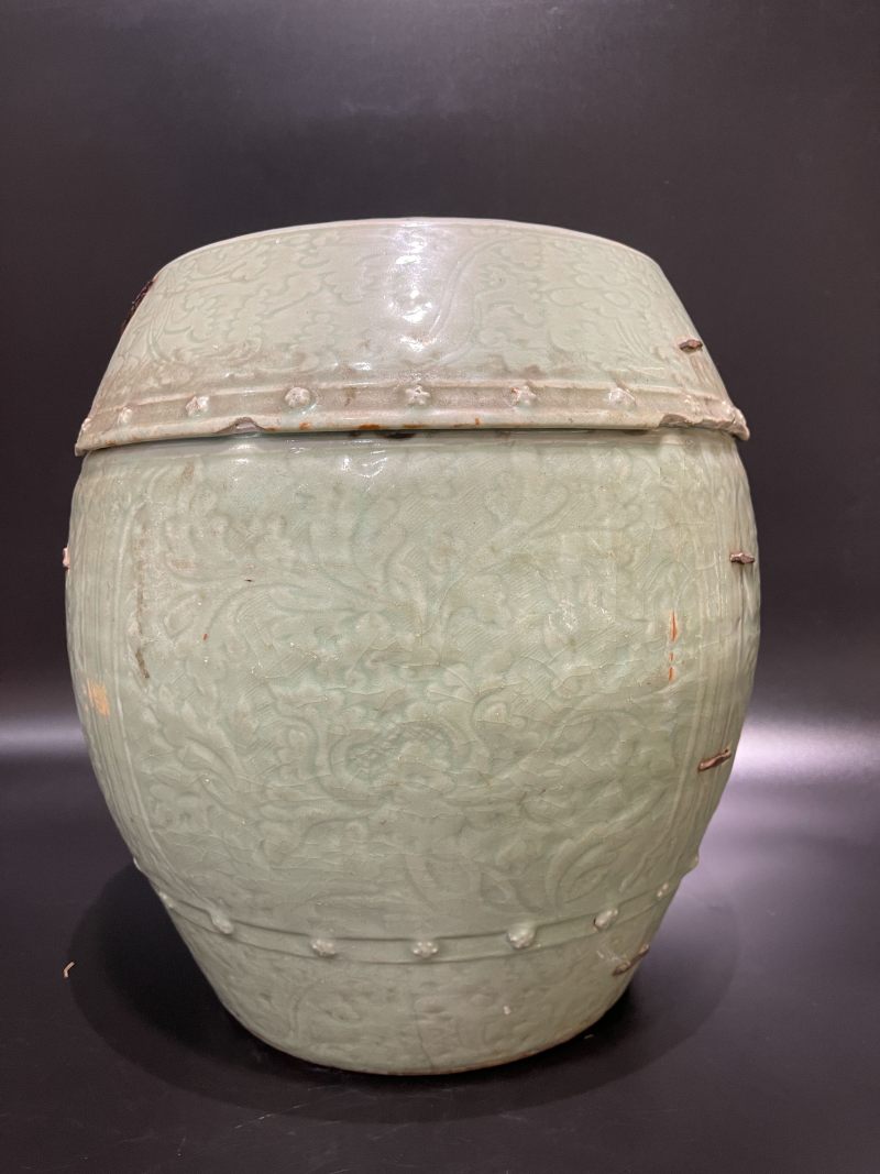 明 龙泉窑青釉花卉纹鼓钉绣墩 - 图5