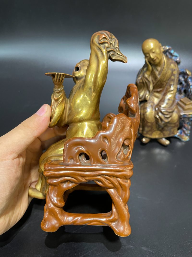清乾隆 粉彩描金罗汉坐像一对 - 图8