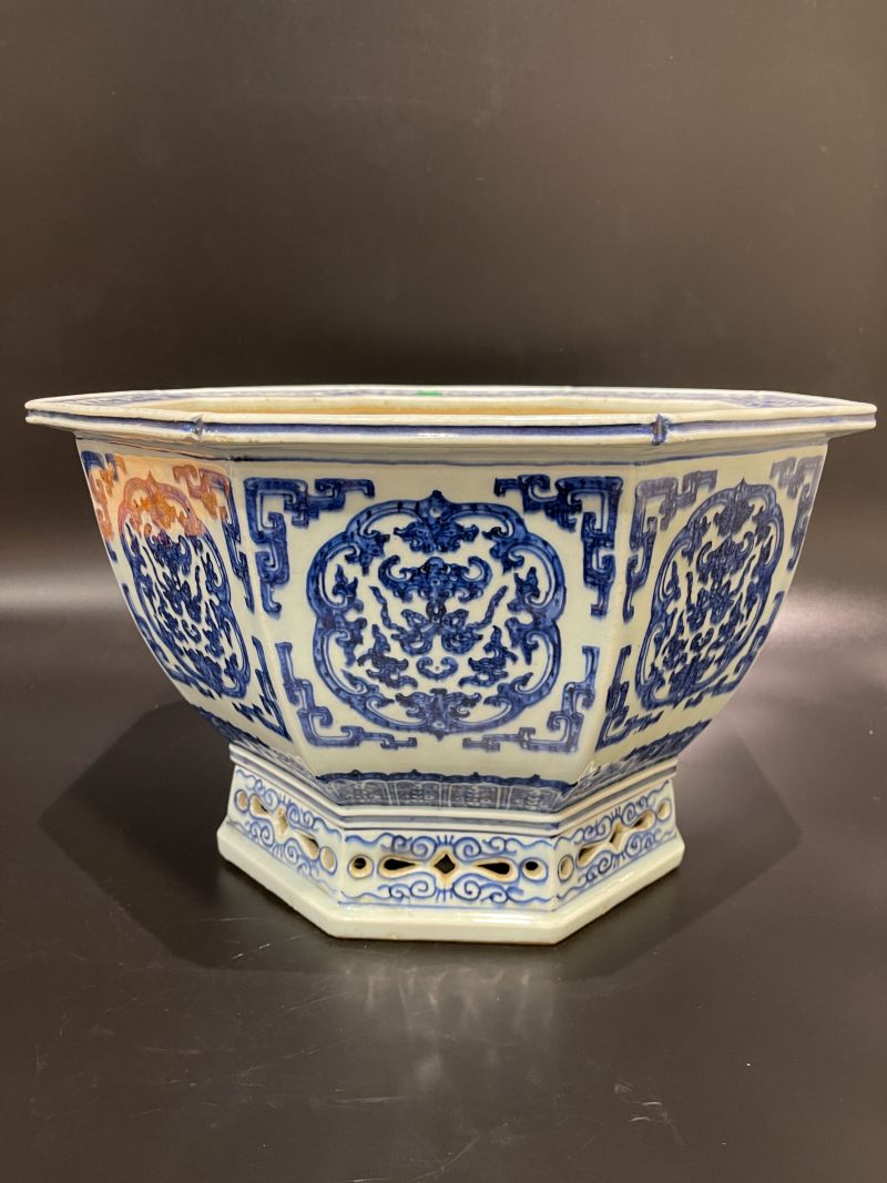 清乾隆 青花团花纹六方大花盆 - 图2