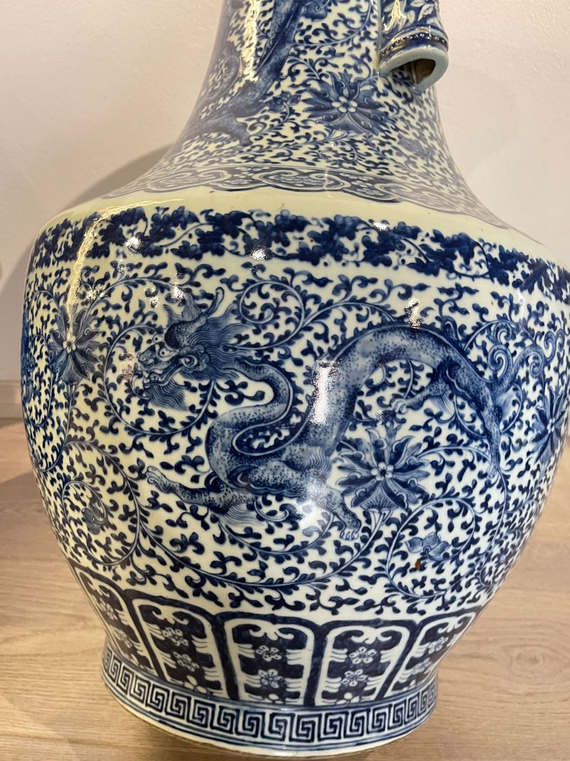 清中期 青花龙穿花纹双耳盘口大瓶 - 图9