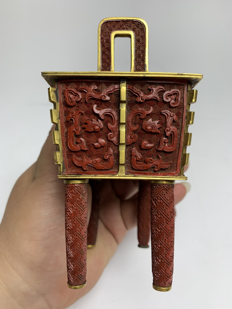 清乾隆 铜胎鎏金雕漆兽面纹鼎 - 图5