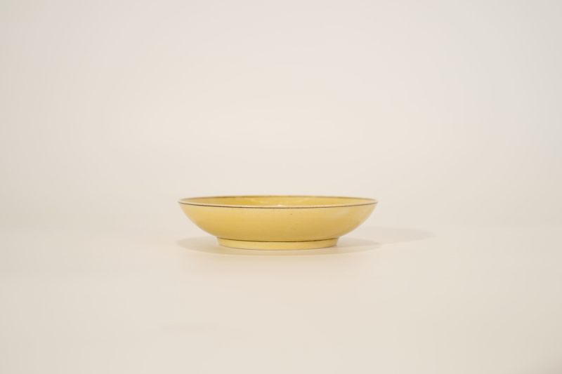 Lot840 清同治 黄釉暗刻龙纹盘 - 图3