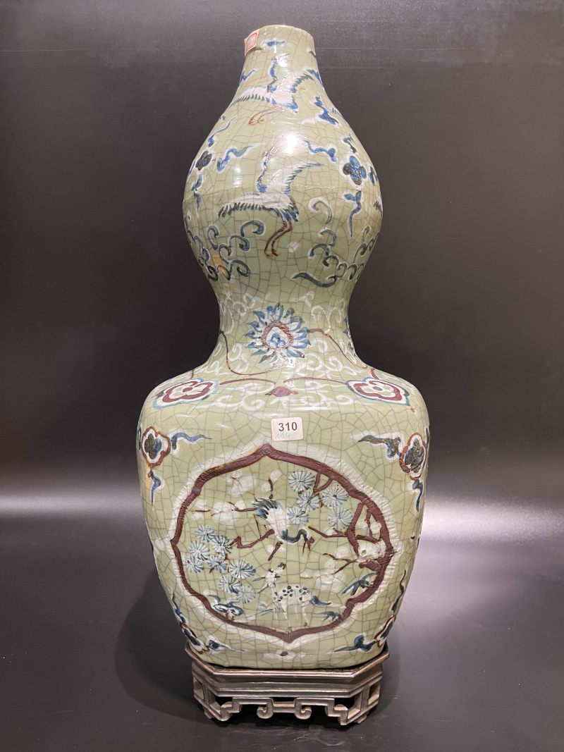 明嘉靖 仿官釉堆白青花铁锈花松鹤延年纹大葫芦瓶 - 图7