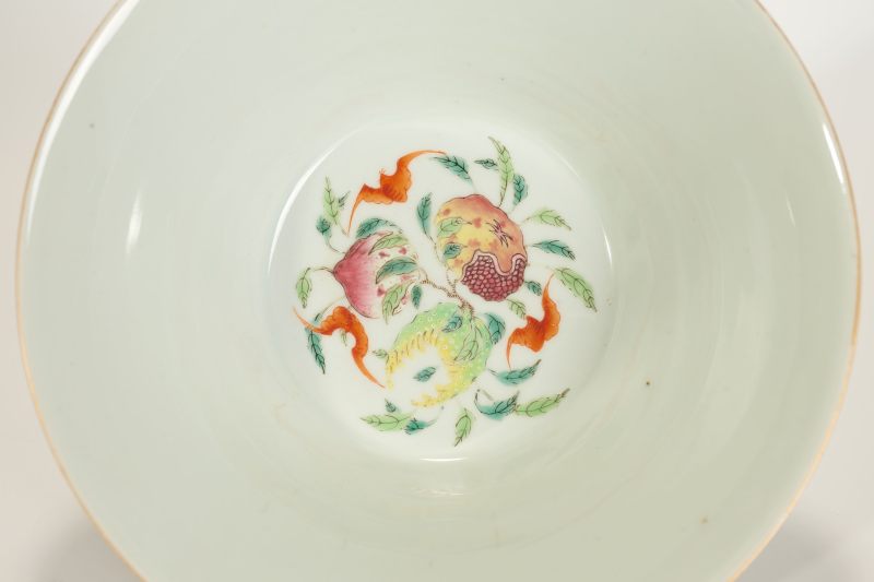 Lot826 清嘉庆 粉彩荷塘鸳鸯碗 - 图6