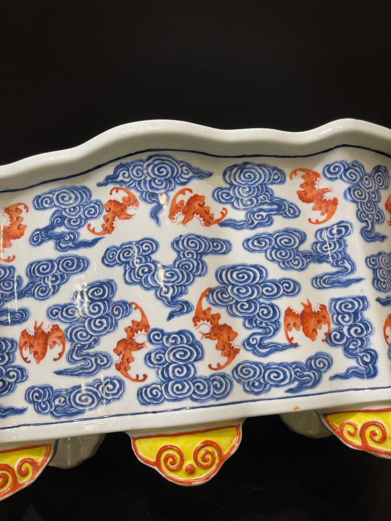 清光绪 青花矾红云蝠纹蝠形大花盆 - 图11