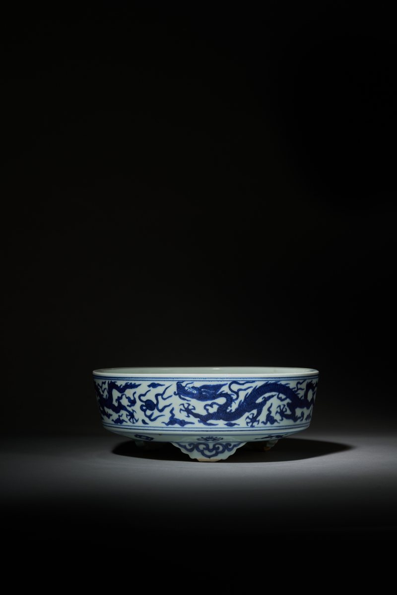 明隆庆 青花龙纹三足大洗 - 图2