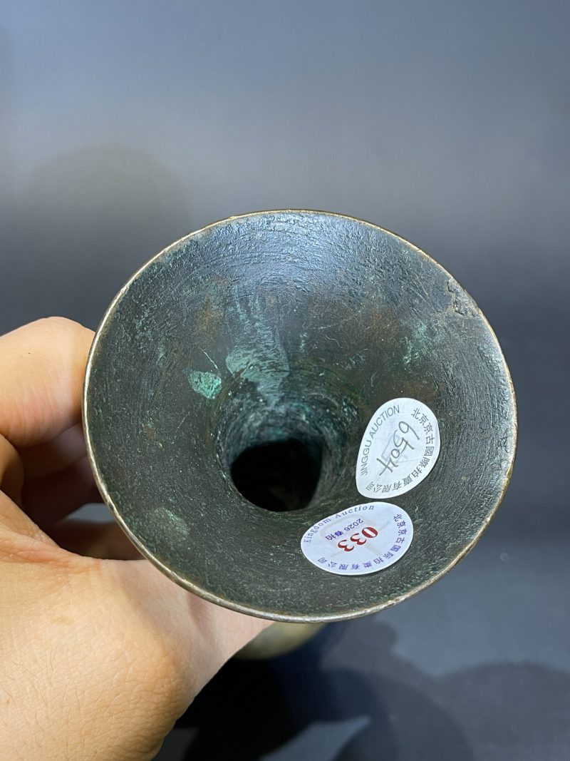 明 铜错银蕉叶纹花觚 - 图7