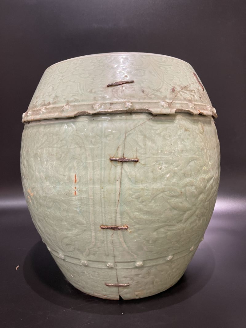 明 龙泉窑青釉花卉纹鼓钉绣墩 - 图6