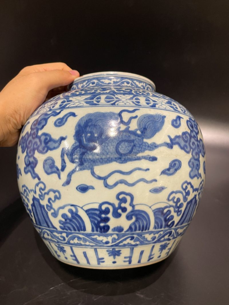 明万历 青花江崖海水瑞兽纹罐 - 图3