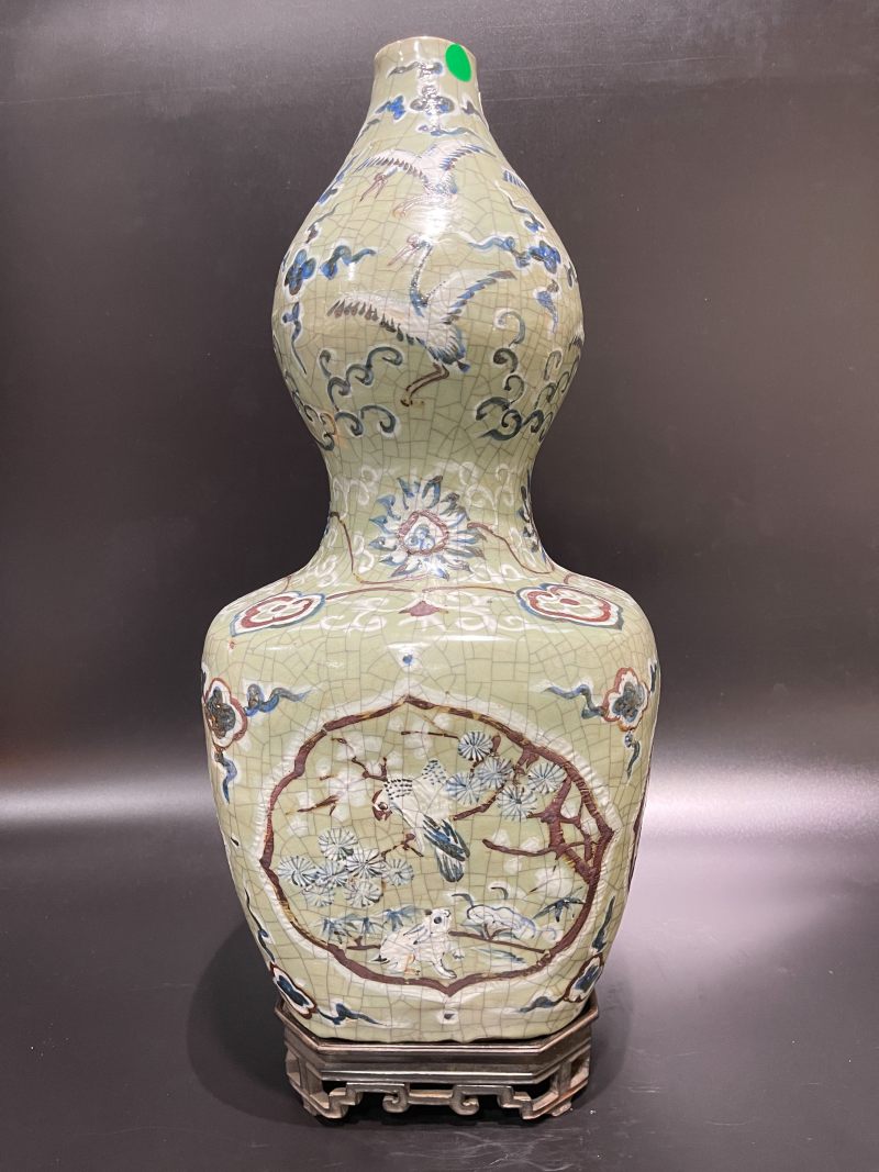 明嘉靖 仿官釉堆白青花铁锈花松鹤延年纹大葫芦瓶 - 图8