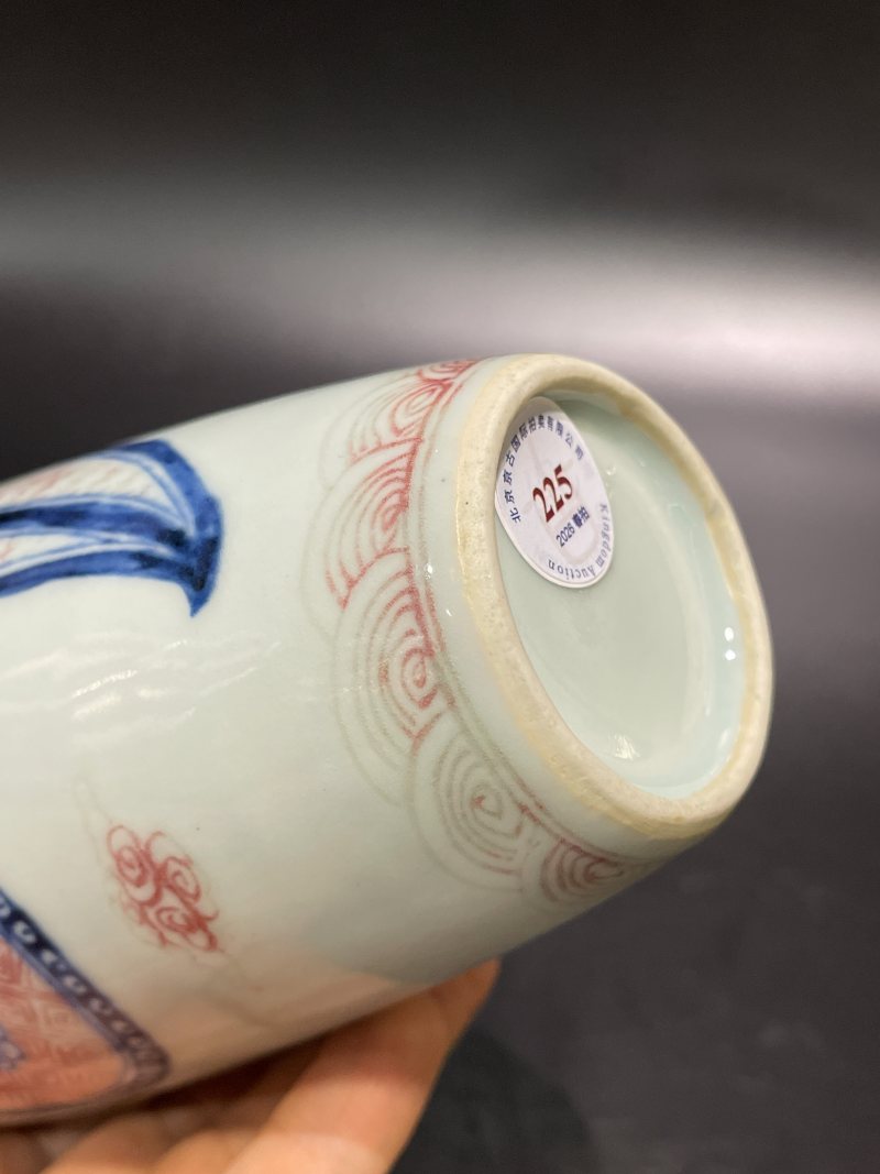 清雍正 青花釉里红方胜纹观音瓶 - 图10