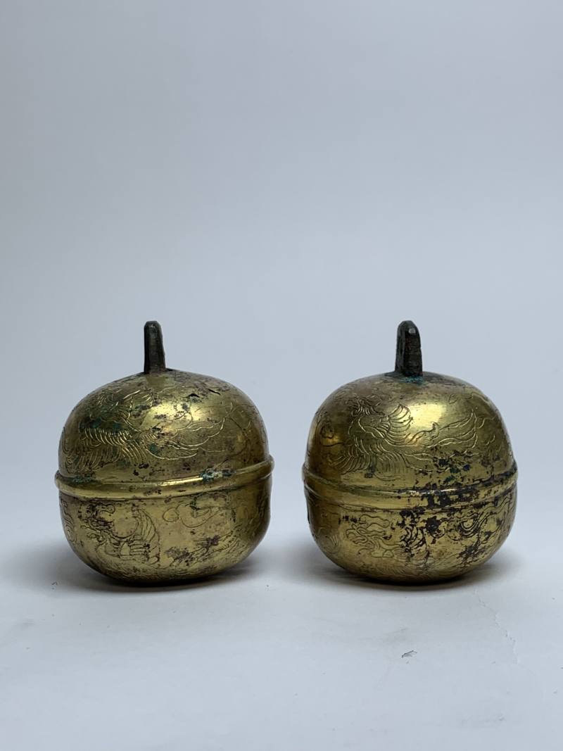 明 铜鎏金錾刻凤鸟纹马铃一对 - 图2