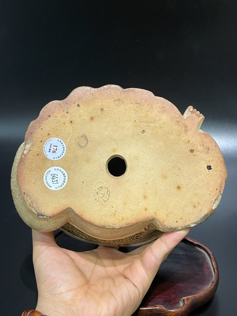 明 米黄绞胎釉弥勒佛坐像 - 图10