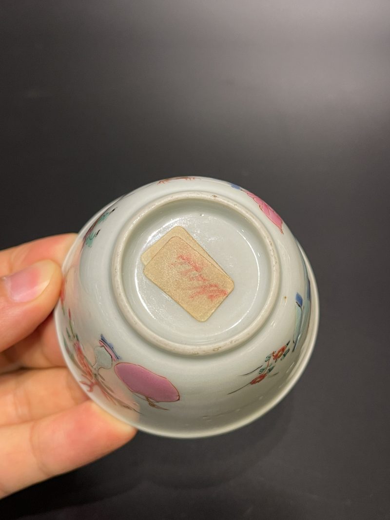 清雍正 粉彩三娘教子图杯 - 图9