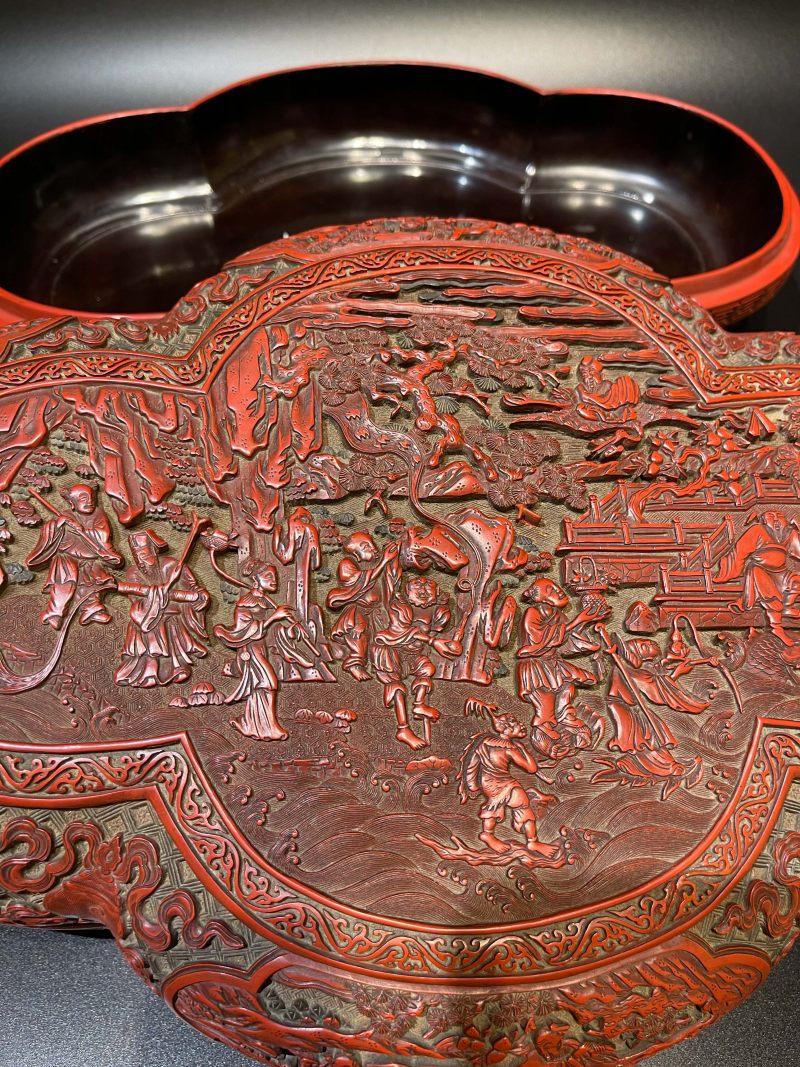清乾隆 剔红群仙祝寿图海棠形捧盒 - 图8