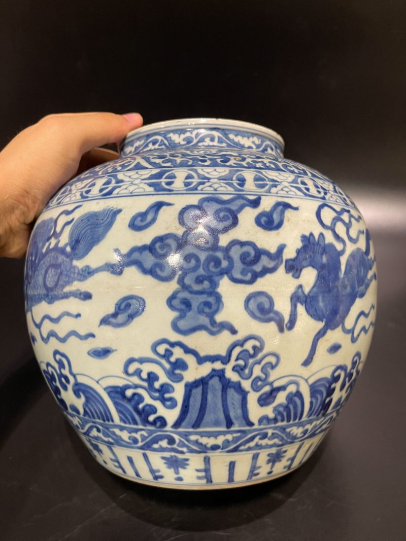 明万历 青花江崖海水瑞兽纹罐 - 图4