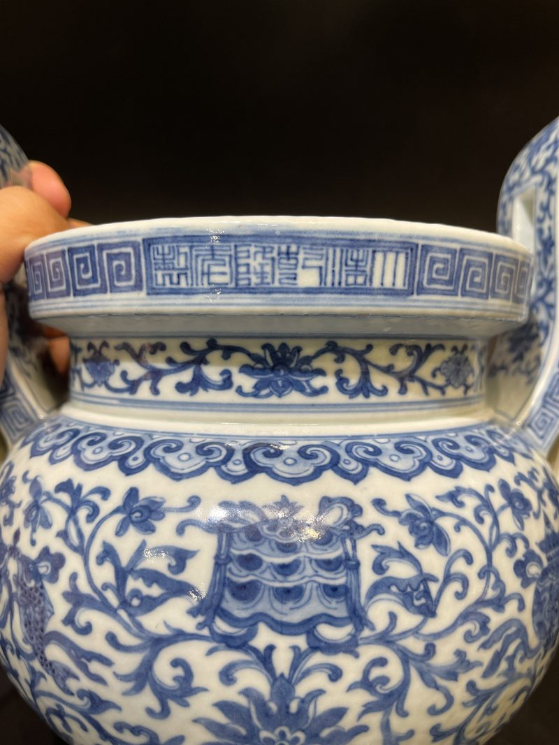 清 青花莲托八宝纹朝冠耳炉 - 图12