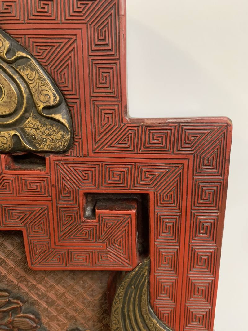 清中期 剔彩嵌珐琅吉庆八宝纹花篮形璧屏一对 - 图6