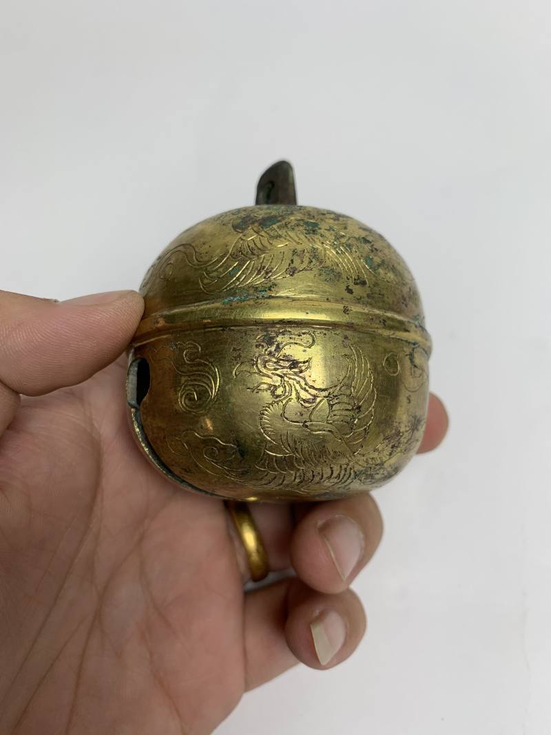 明 铜鎏金錾刻凤鸟纹马铃一对 - 图3