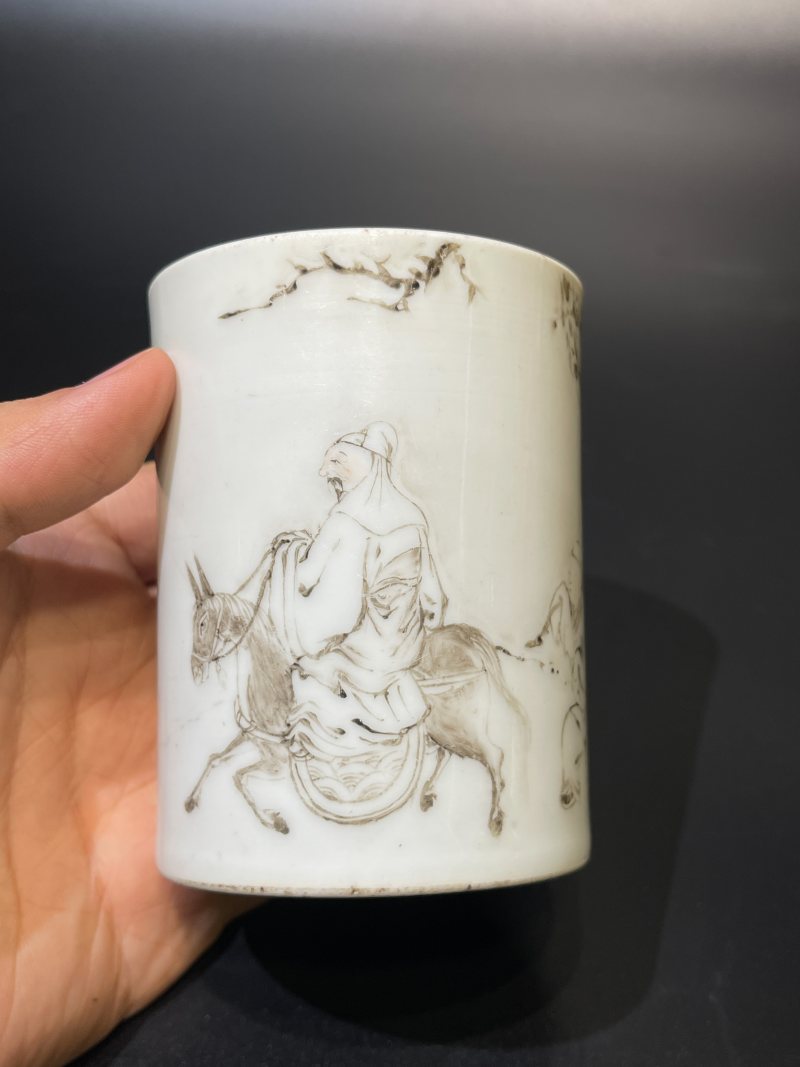 清乾隆 唐英 墨彩踏雪寻梅笔筒 - 图5
