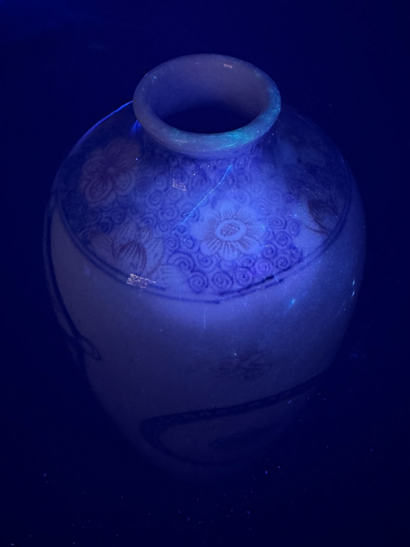 清雍正 青花釉里红方胜纹观音瓶 - 图11
