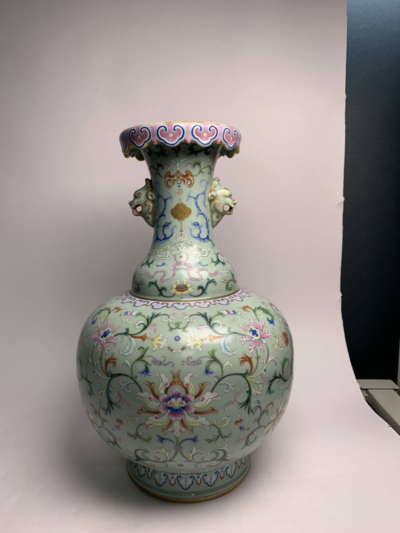 清乾隆 豆青地洋彩西番莲吉庆如意福寿纹卷云口双耳尊 - 图4