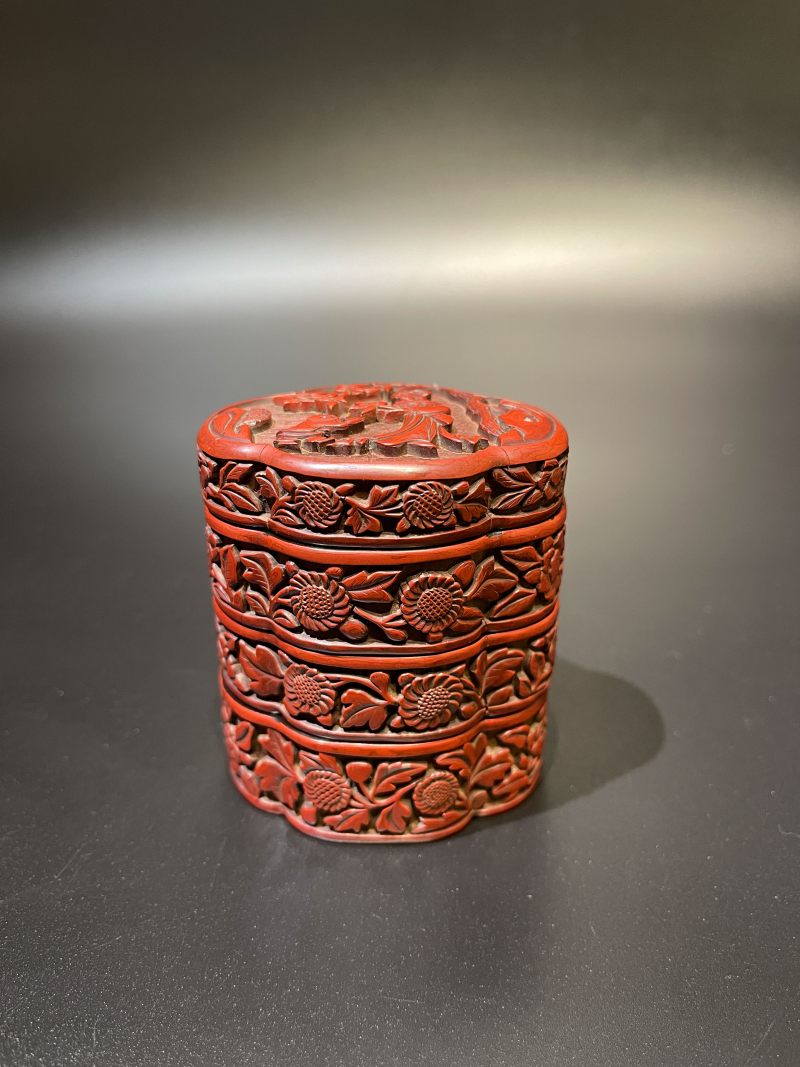 清乾隆 剔红花卉纹四节盒 - 图2