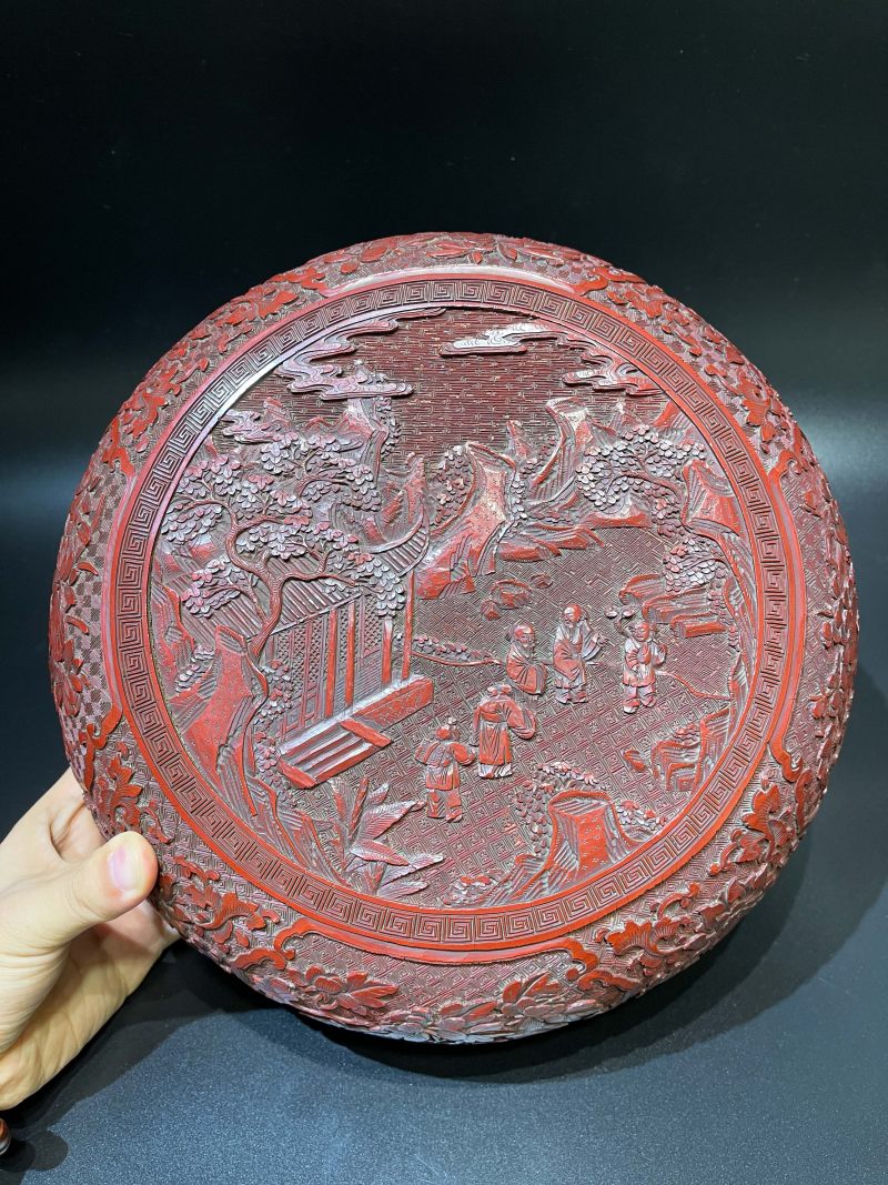 清乾隆 剔红庭院高士、花卉纹大捧盒 - 图5