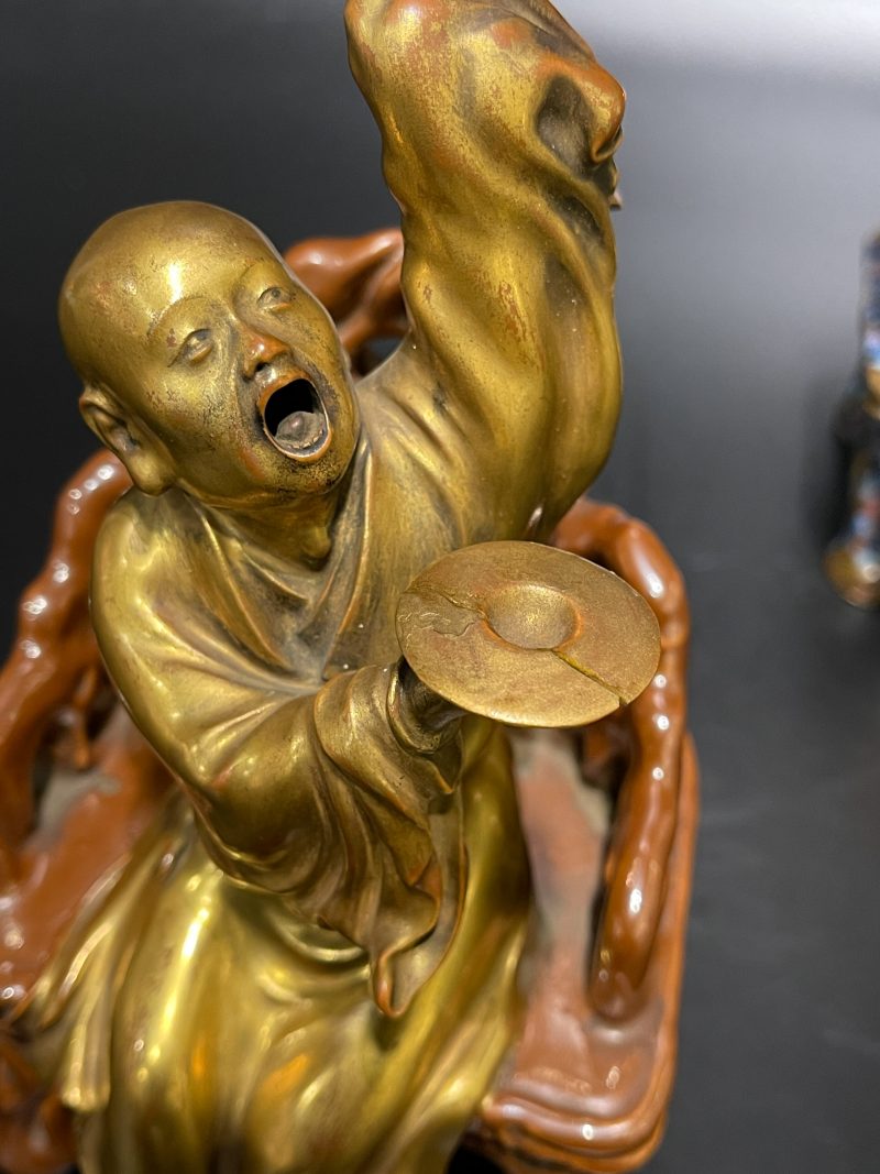 清乾隆 粉彩描金罗汉坐像一对 - 图11