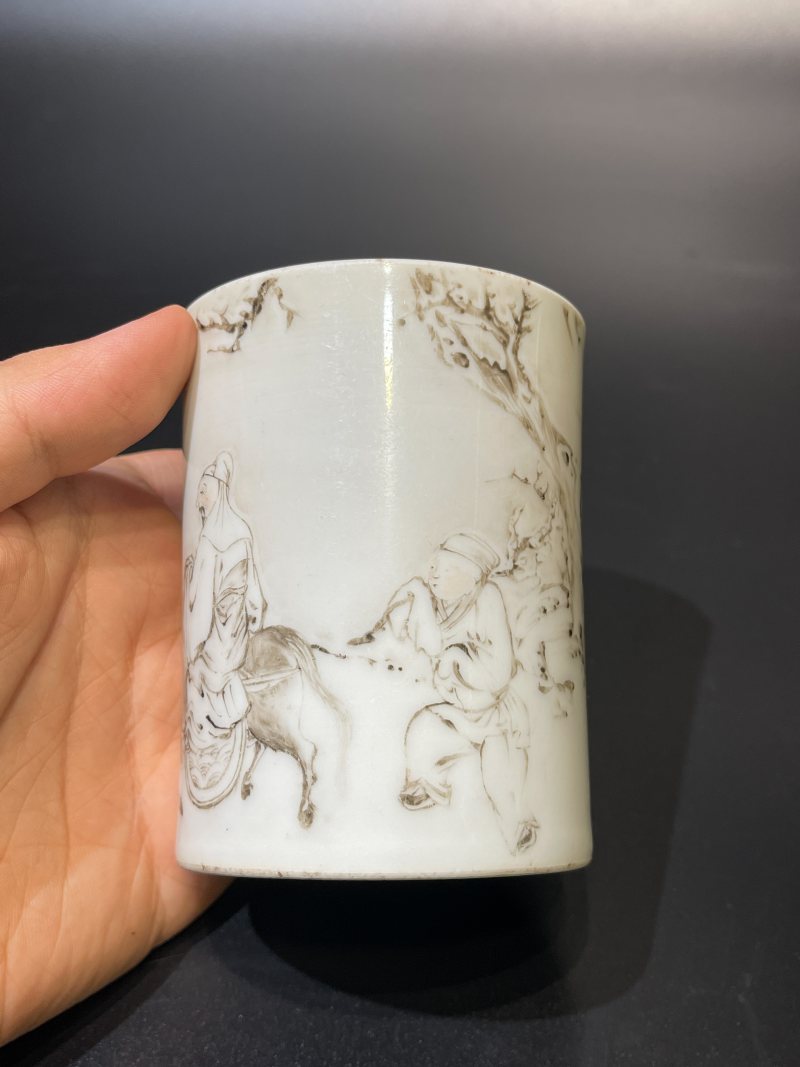 清乾隆 唐英 墨彩踏雪寻梅笔筒 - 图6