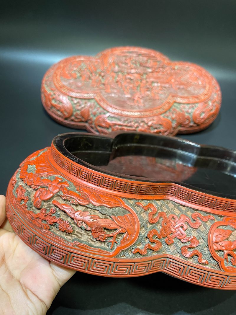 清乾隆 剔红群仙祝寿图海棠形捧盒 - 图10