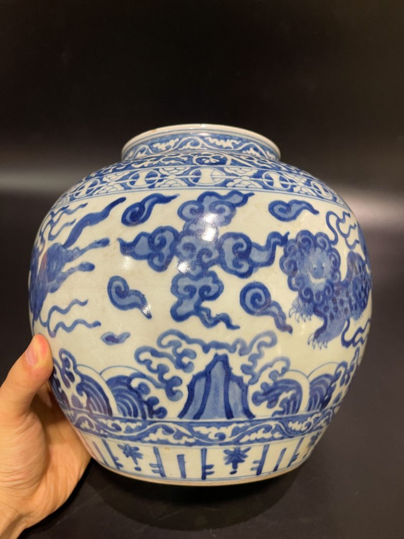 明万历 青花江崖海水瑞兽纹罐 - 图6