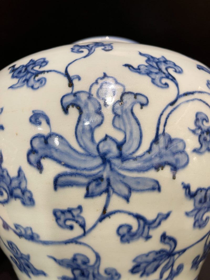 明成化 青花缠枝莲纹罐 - 图11