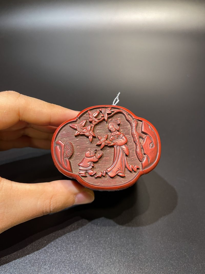 清乾隆 剔红花卉纹四节盒 - 图3