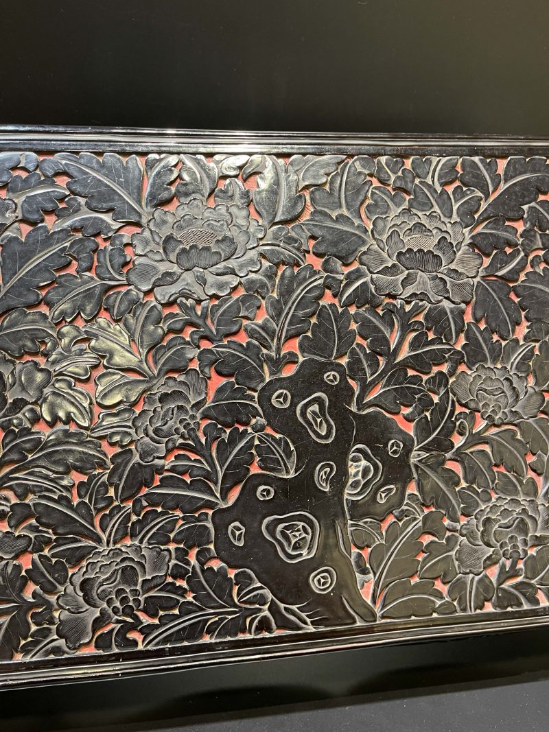 清乾隆 剔黑花卉纹长方案 - 图4