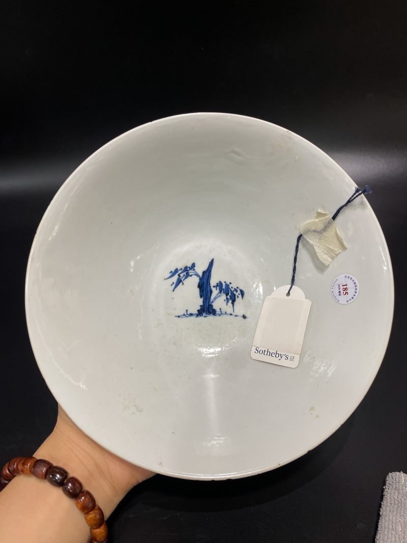 清康熙 青花釉里红堆白杏林春燕图斗笠大碗 - 图8