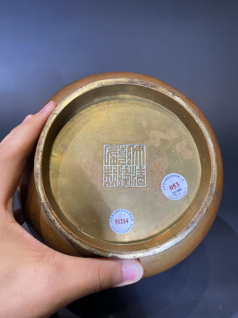 清 铜双龙赶珠纹花盆一对 - 图14