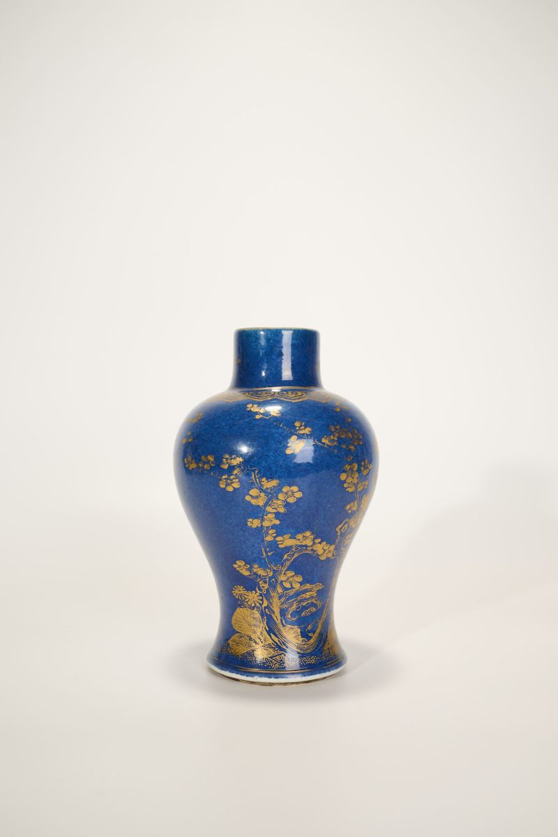 Lot864 清康熙 洒蓝描金岁寒图梅瓶 - 图3