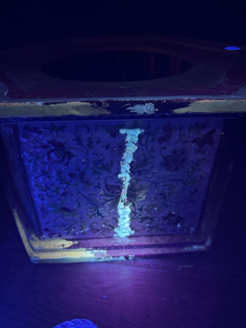 清乾隆 青花粉彩浮雕西番莲瑞狮六方塔座 - 图13