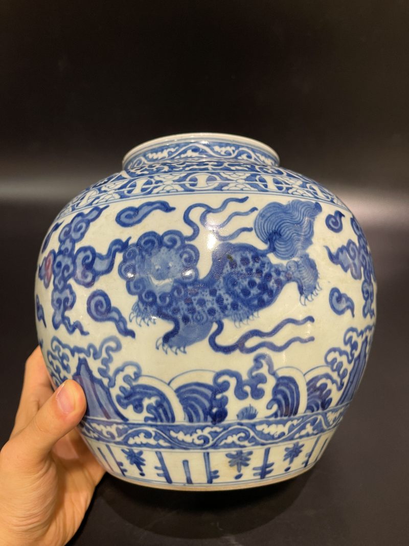 明万历 青花江崖海水瑞兽纹罐 - 图7