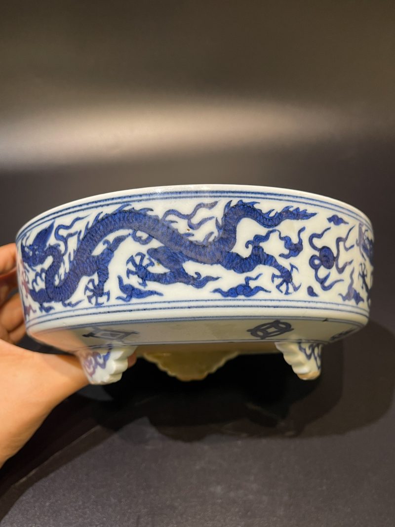 明隆庆 青花龙纹三足大洗 - 图7