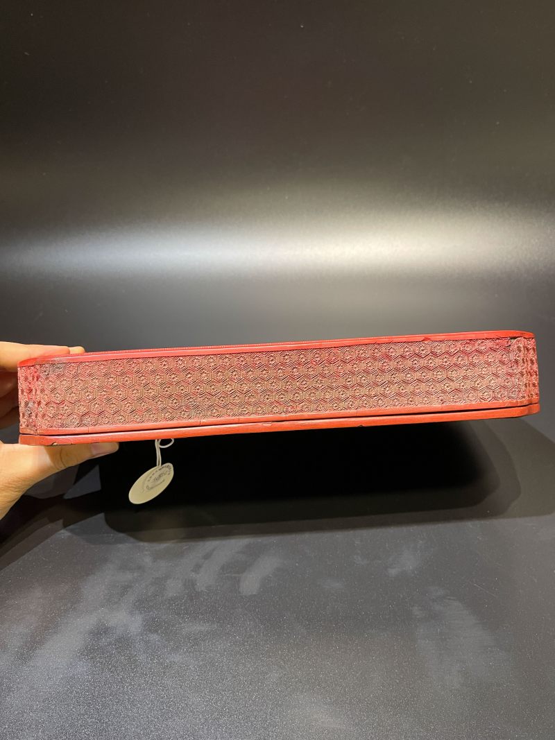 明嘉靖 剔红三狮戏球纹长方倭角罩盖匣 - 图4