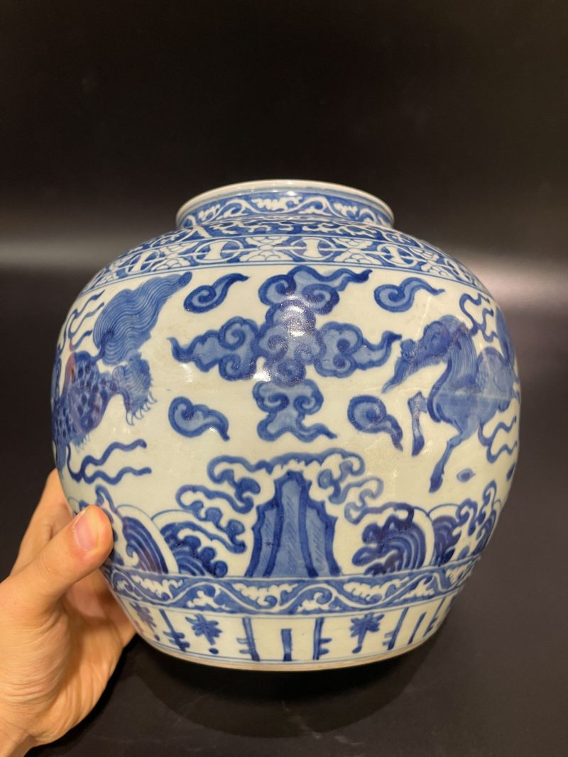 明万历 青花江崖海水瑞兽纹罐 - 图8