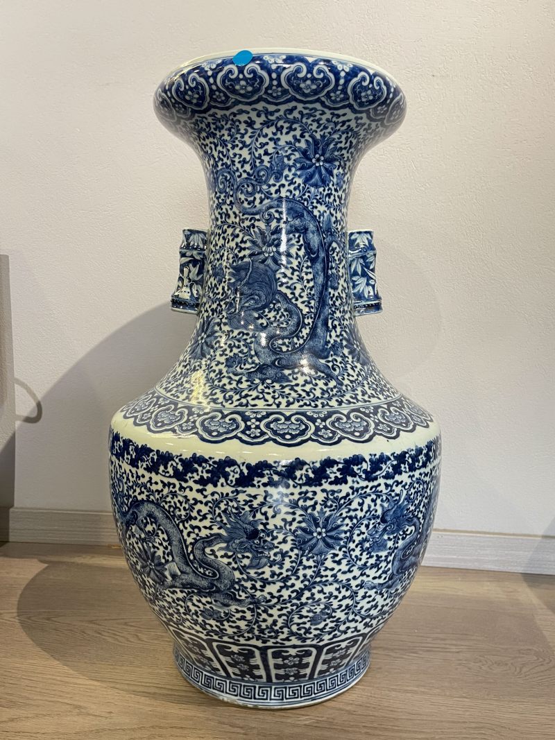 清中期 青花龙穿花纹双耳盘口大瓶 - 图4